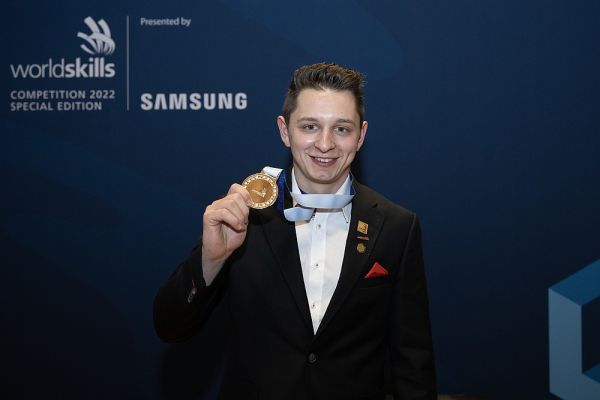 WorldSkills: Silber für Dominik Bartolome |  Carrosseriespengler